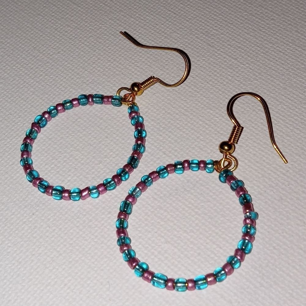 5/$25 CLEARANCE Teal and pink beaded circle earrings - Picture 2 of 3